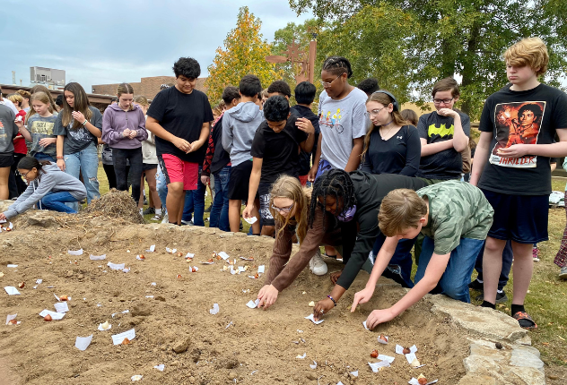  BJHSC students plant tulips during Red Ribbon Week